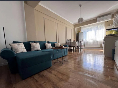 Apartament cu 2 camere, 55 mp, balcon, zona Teilor