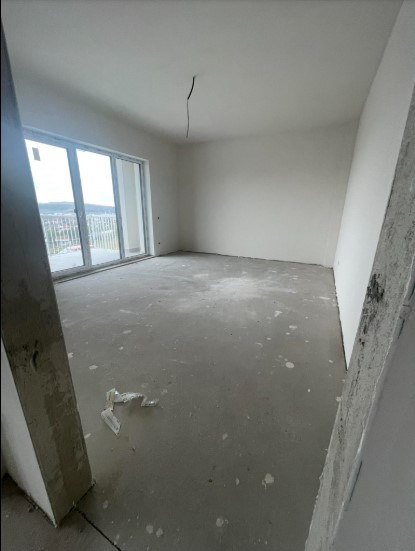 Apartament cu o camera, balcon, bucatarie separata