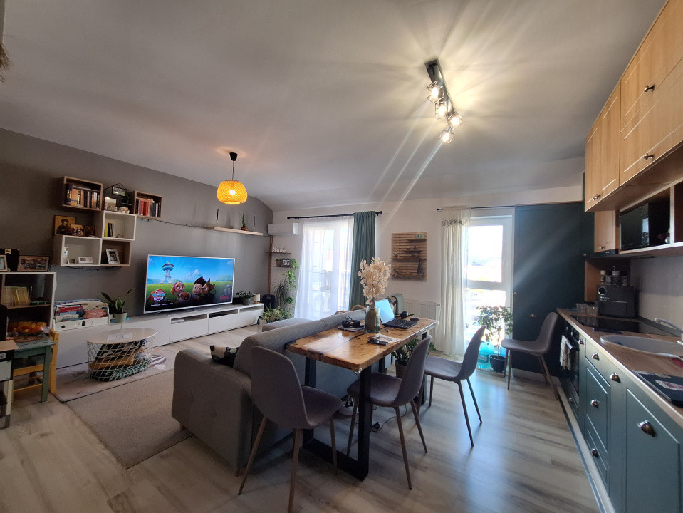 Apartament cu 2 camere, 64 mp, balcon, zona Eroilor