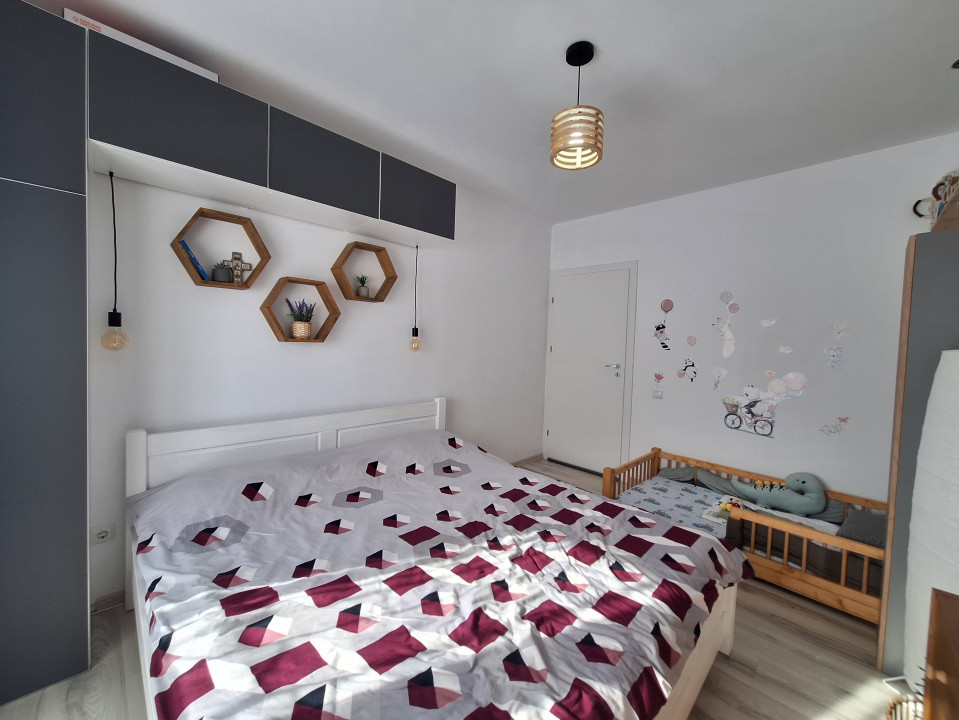 Apartament cu 2 camere, 64 mp, balcon, zona Eroilor