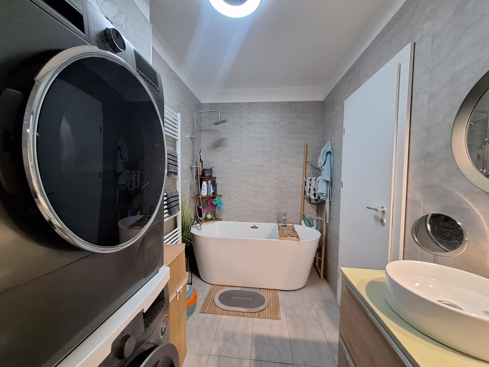 Apartament cu 2 camere, 64 mp, balcon, zona Eroilor