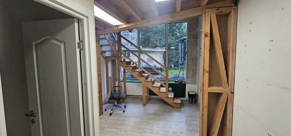 Spatiu Comercial, Marasti