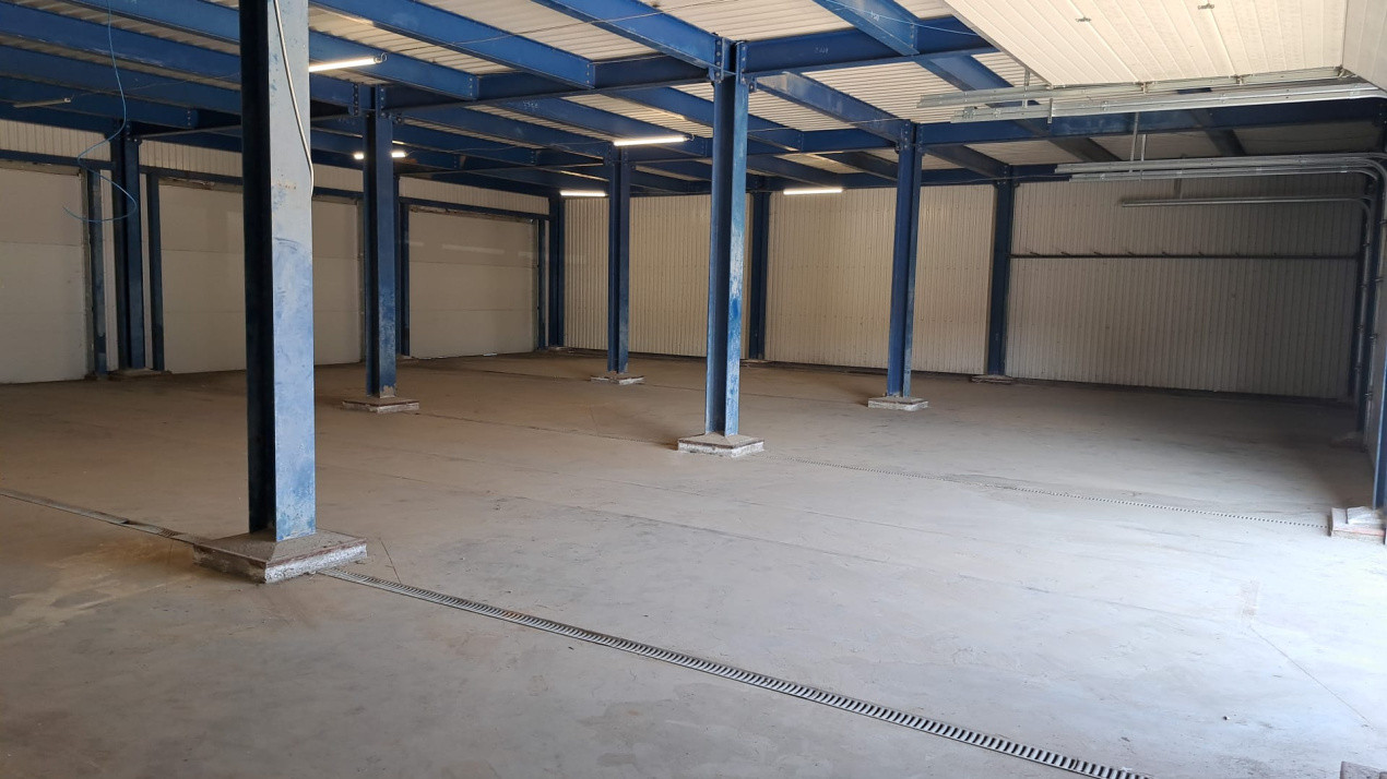 Hala de inchiriat 400mp,  Luna de Sus