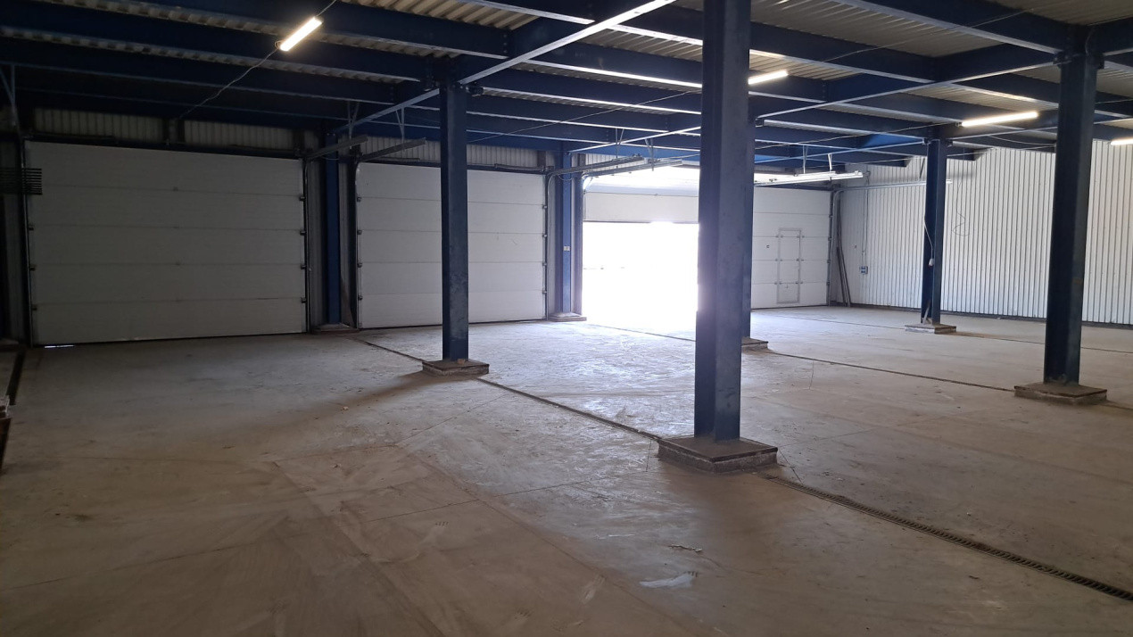 Hala de inchiriat 400mp,  Luna de Sus