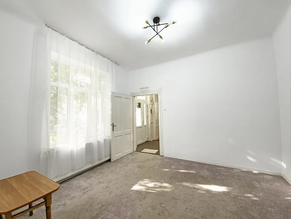 Vilă de închiriat, 3 încăperi, 70 mp, curte, zona Parcul Cetățuia