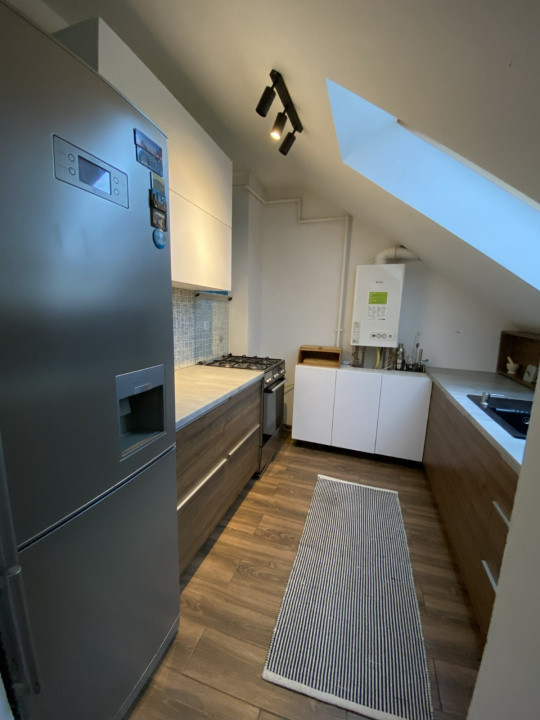 Apartament de 3 camere 2 bai, 86 mp utili , zona Teilor