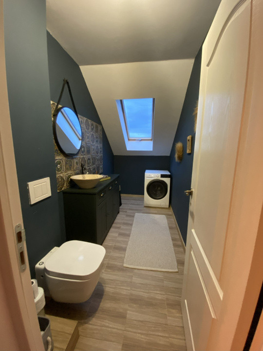 Apartament de 3 camere 2 bai, 86 mp utili , zona Teilor