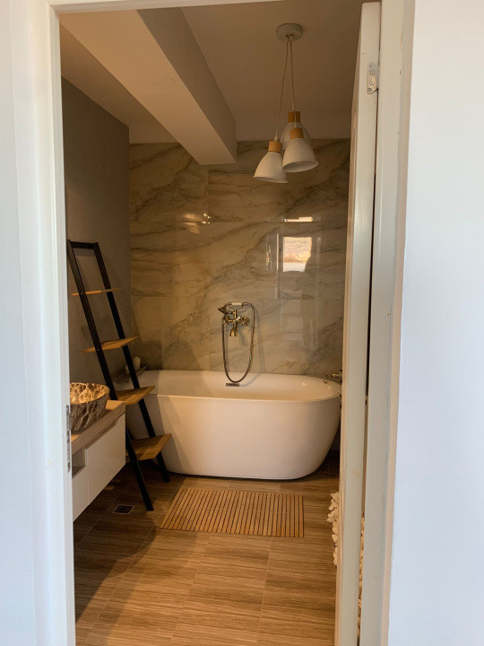 Apartament de 3 camere 2 bai, 86 mp utili , zona Teilor