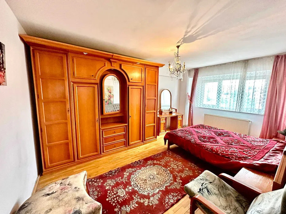 Apartament cu 3 camere,80mp,parcare, Zona Semicentrala