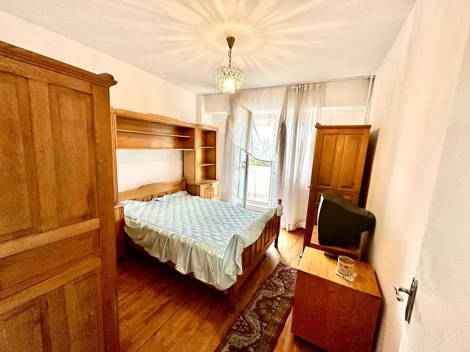 Apartament cu 3 camere,80mp,parcare, Zona Semicentrala