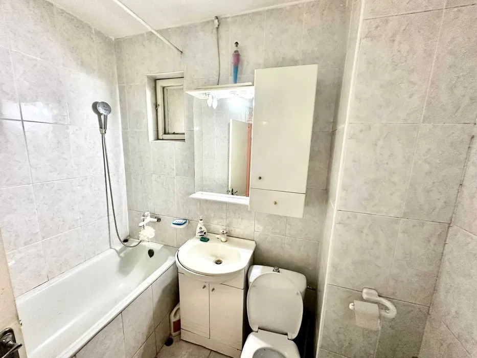 Apartament cu 3 camere,80mp,parcare, Zona Semicentrala