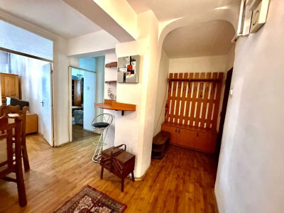 Apartament cu 3 camere,80mp,parcare, Zona Semicentrala