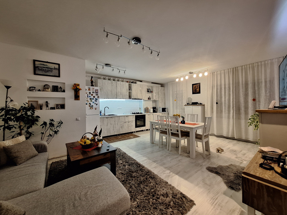 Apartament cu 2 camere, 57 mp, balcon, zona Terra