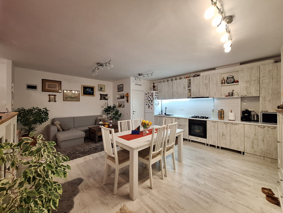 Apartament cu 2 camere, 57 mp, balcon, zona Terra