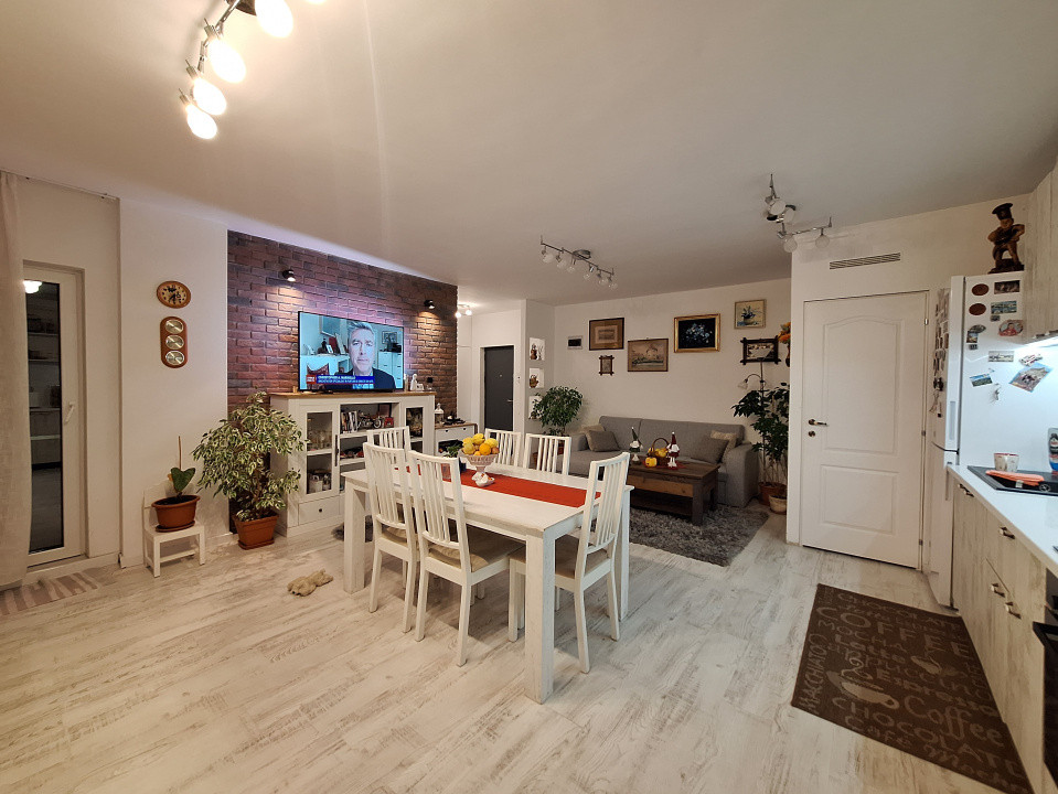 Apartament cu 2 camere, 57 mp, balcon, zona Terra
