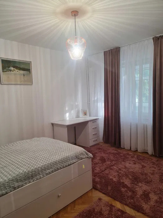 Apartament cu 3 camere,90mp, Zona Andrei Muresan