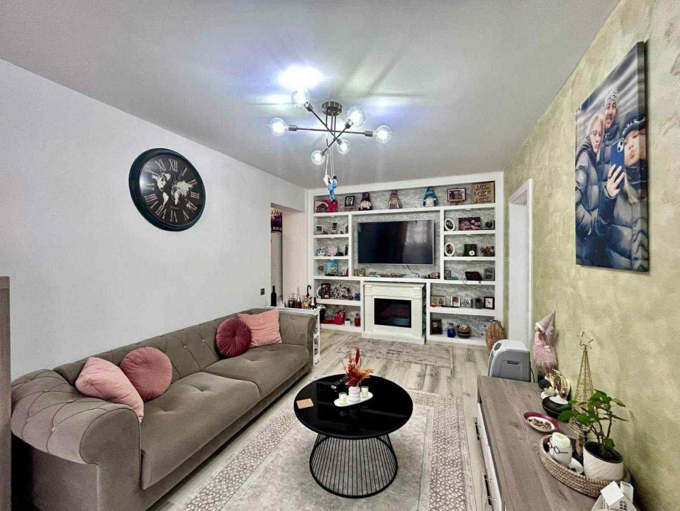 apartament cu 3 camere decomnadate,patrcare inclusa,zona Cetatii