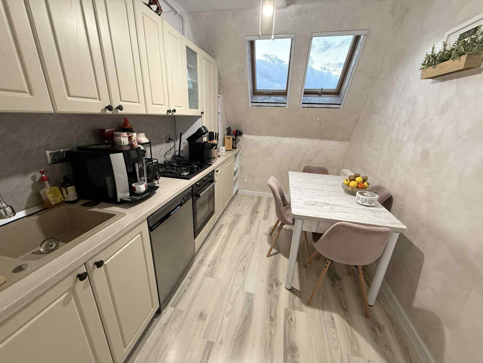 apartament cu 3 camere decomnadate,patrcare inclusa,zona Cetatii