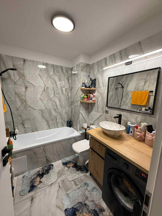 apartament cu 3 camere decomnadate,patrcare inclusa,zona Cetatii