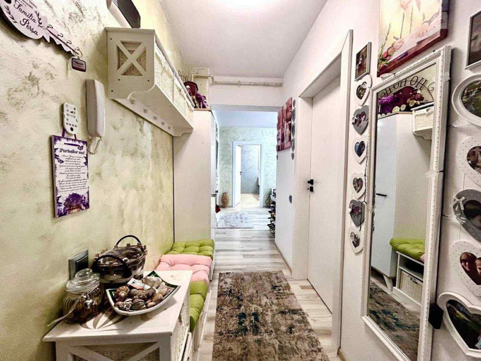 apartament cu 3 camere decomnadate,patrcare inclusa,zona Cetatii