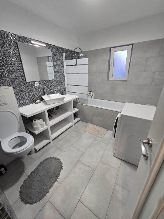 Apartament cu 3 camere, 61 mp, balcon, cartier Terra