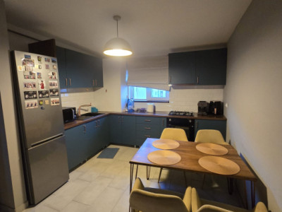 Apartament cu 3 camere, 61 mp, balcon, cartier Terra