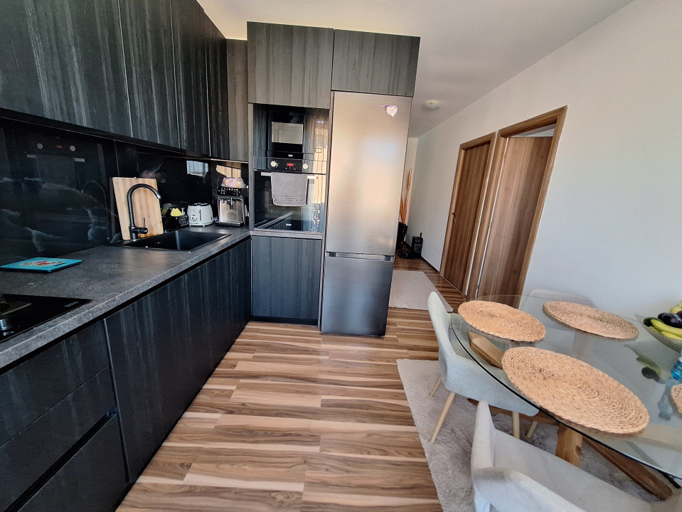 Apartament cu 2 camere, decomandat, 2 balcoane, zona Porii