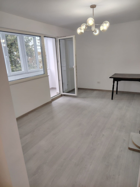 Apartament cu 4 camere, 78mp, zona Andrei Muresanu
