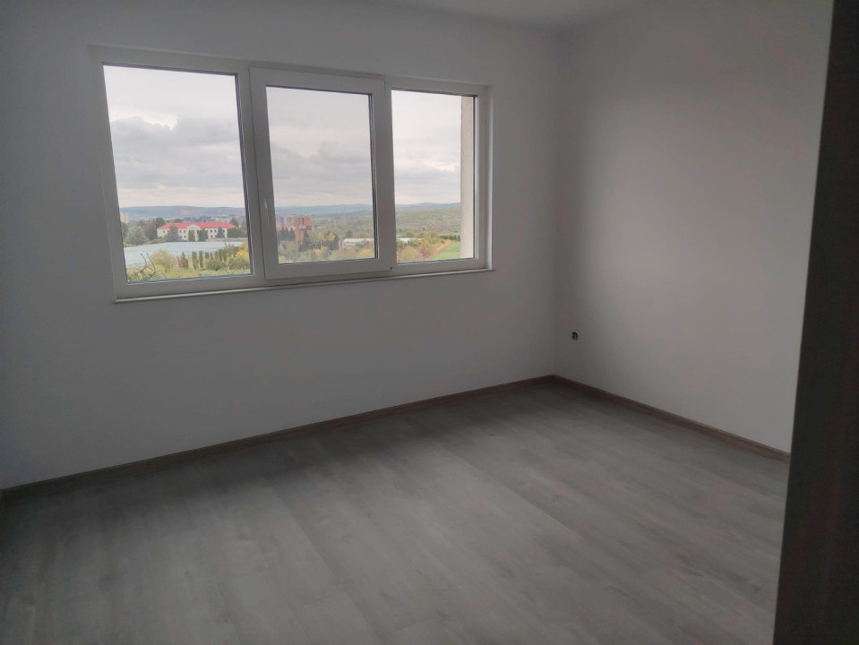 Apartament cu 4 camere, 78mp, zona Andrei Muresanu