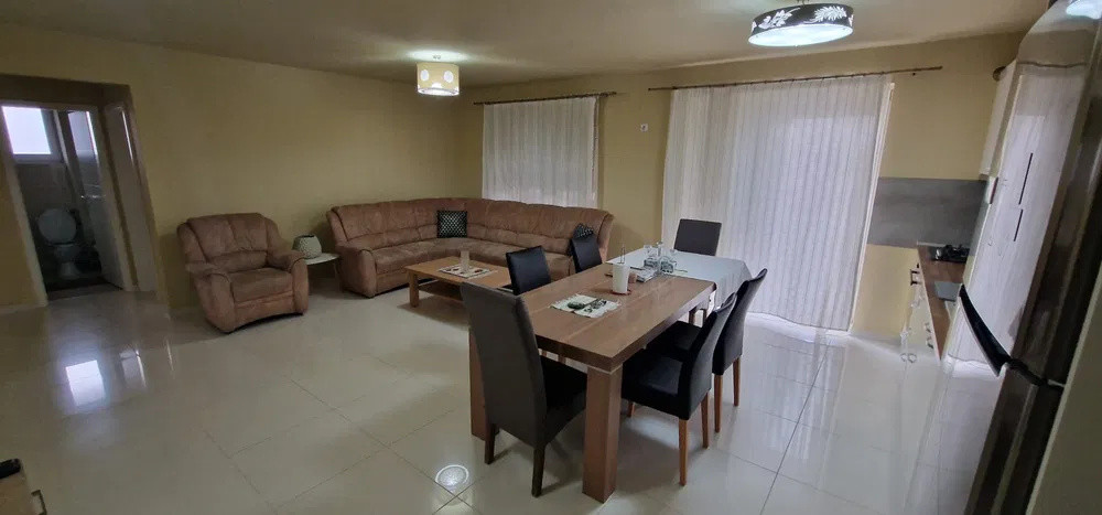 Apartament cu 4 camere,100mp, 2 parcari, Zona Europa