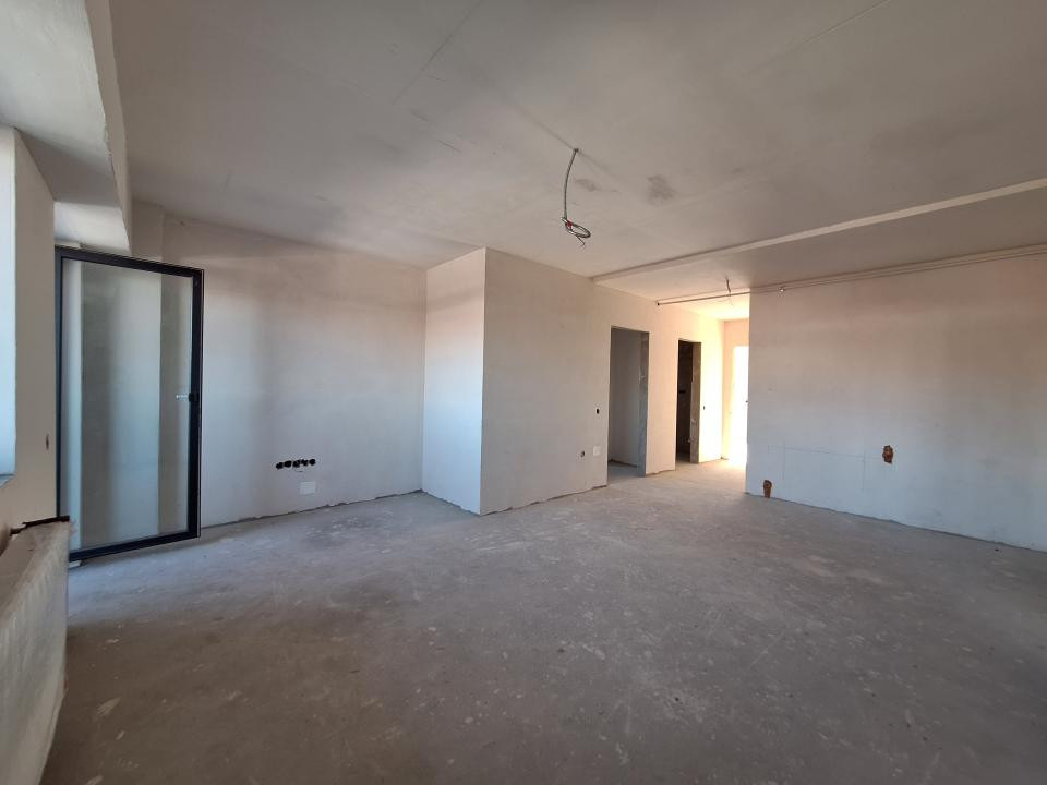 Apartament cu 3 camere, 66 mp, 2 balcoane, zona Terra