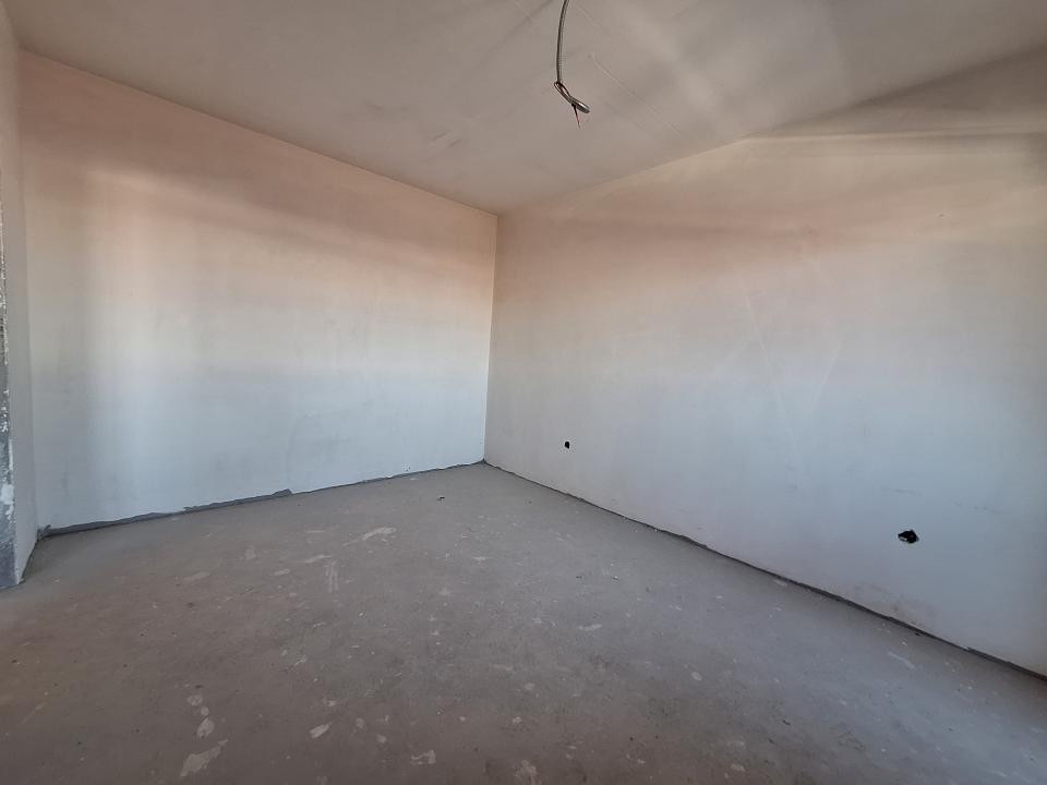 Apartament cu 3 camere, 66 mp, 2 balcoane, zona Terra