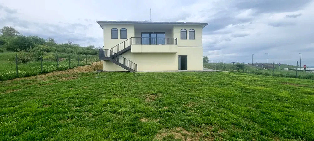 Vila cu 4 camere, 300mp, zona Iris