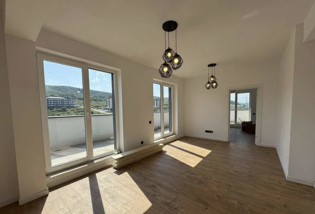 Apartament de 2 camere, Decomandat, 52 mp, Zona Terra.