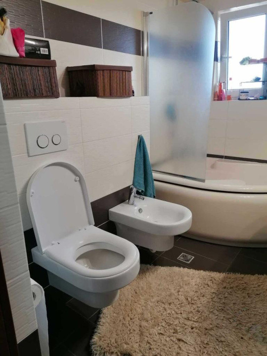 Apartament 3 camere/ 2 balcoane/ Parcare inclusa/ Zona Cetatii