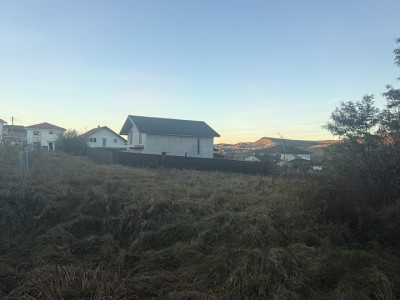 Teren intravilan 1500 mp – Chinteni, str. Decebal, utilități, drum acces 30 m