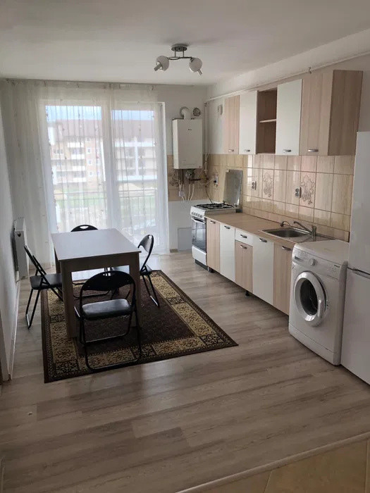Apartament cu 2 camere, decomandat, 2 balcoane, zona Porii