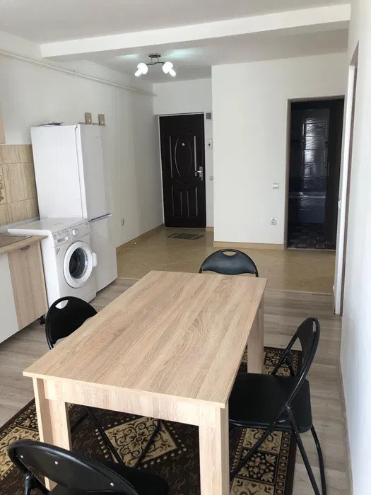 Apartament cu 2 camere, decomandat, 2 balcoane, zona Porii