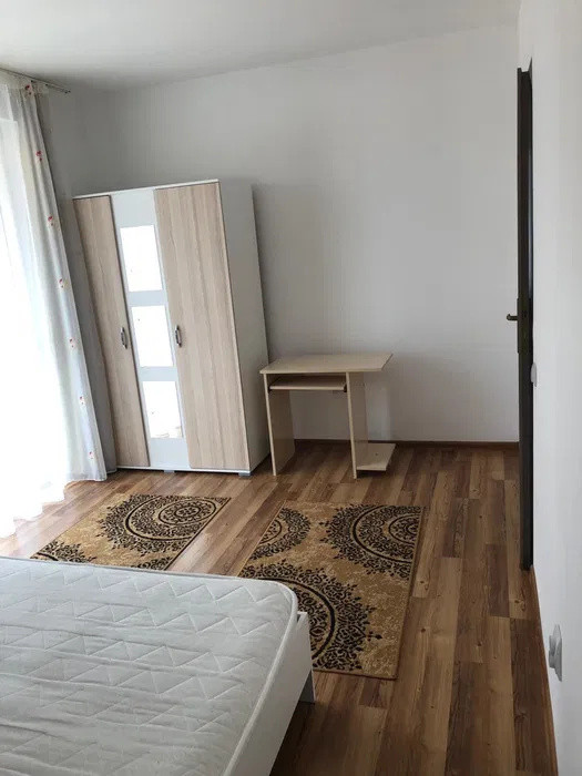 Apartament cu 2 camere, decomandat, 2 balcoane, zona Porii