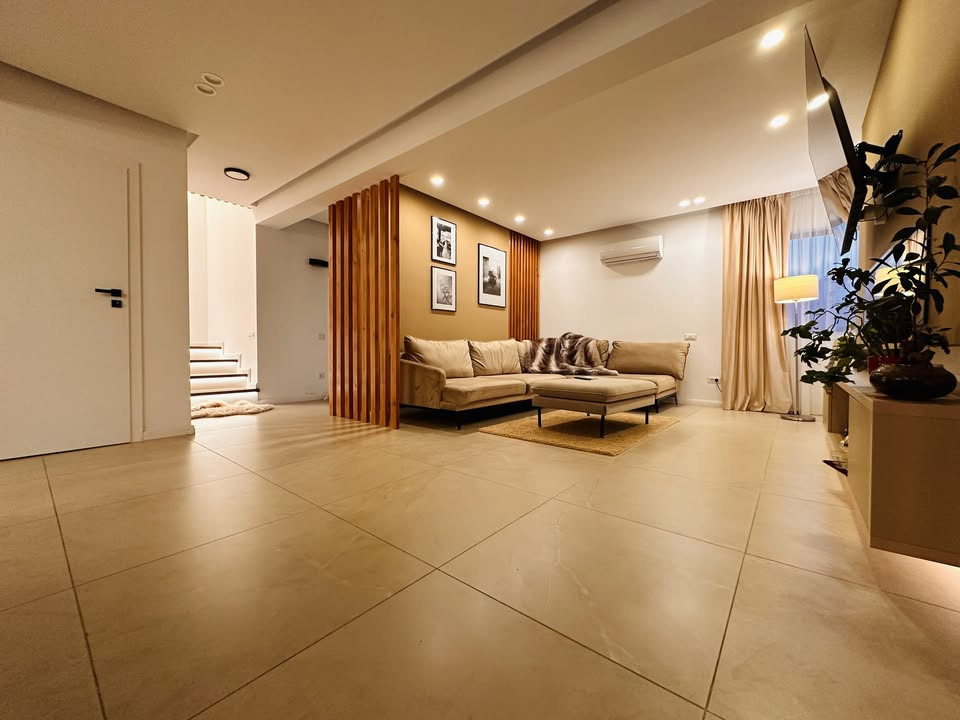 Casă SMART cu piscină și priveliște panoramică – Dezmir