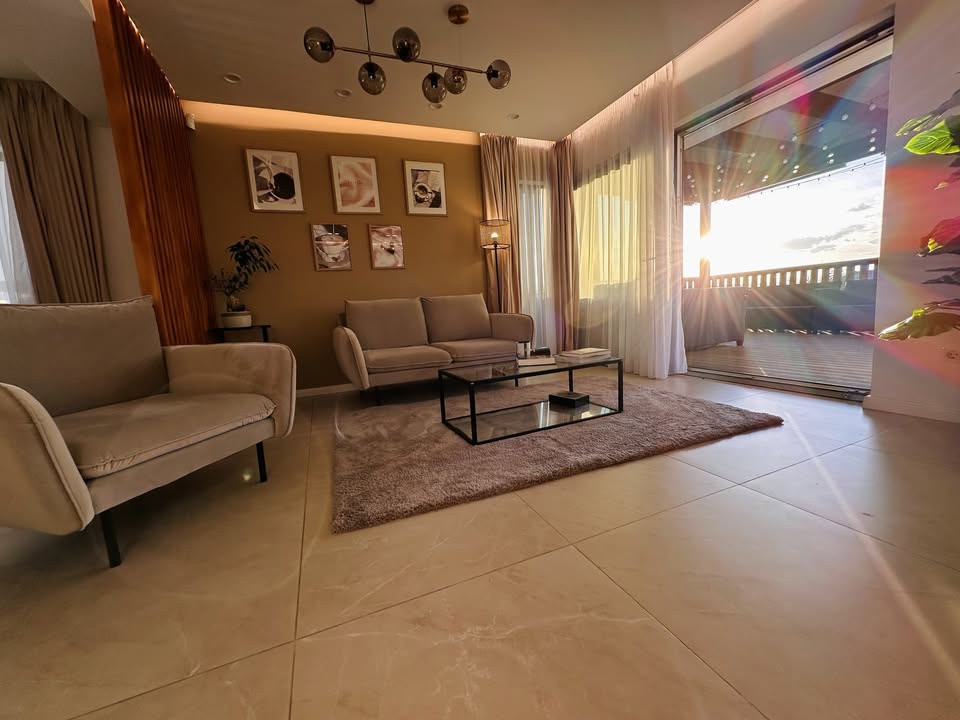 Casă SMART cu piscină și priveliște panoramică – Dezmir