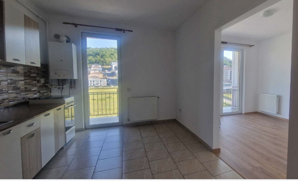 Apartament 50 mp ,doua balcoane , strada Porii