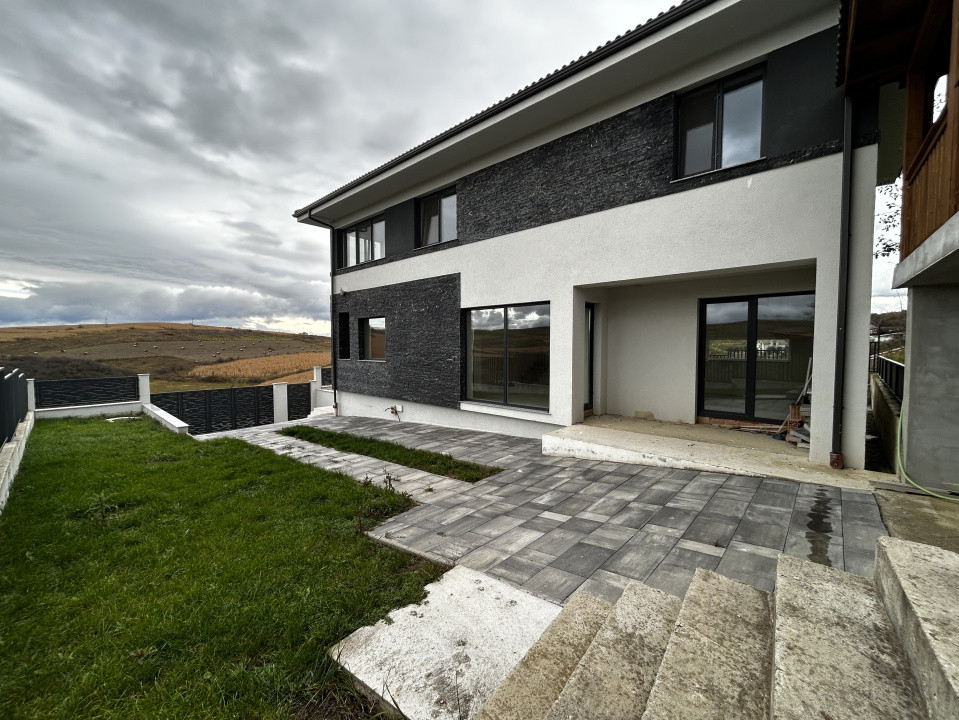 Casa individuala Chinteni Lac 750mp teren 145mp utili plus Cabana 