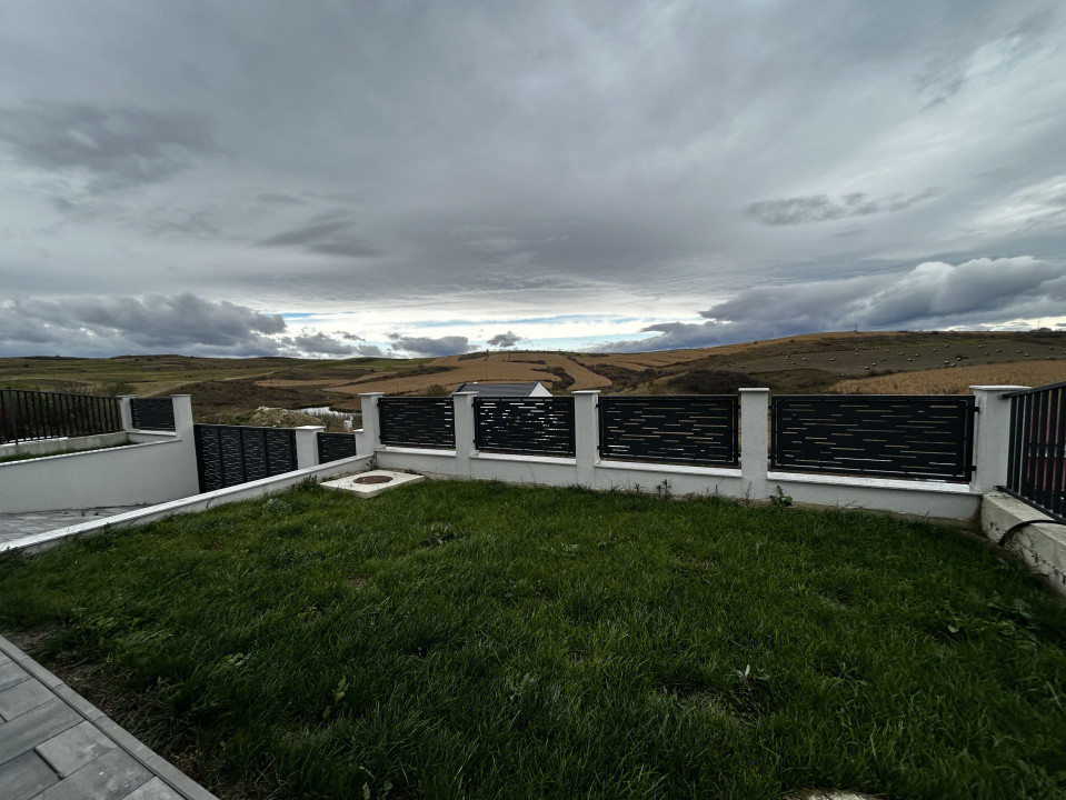 Casa individuala Chinteni Lac 750mp teren 145mp utili plus Cabana 