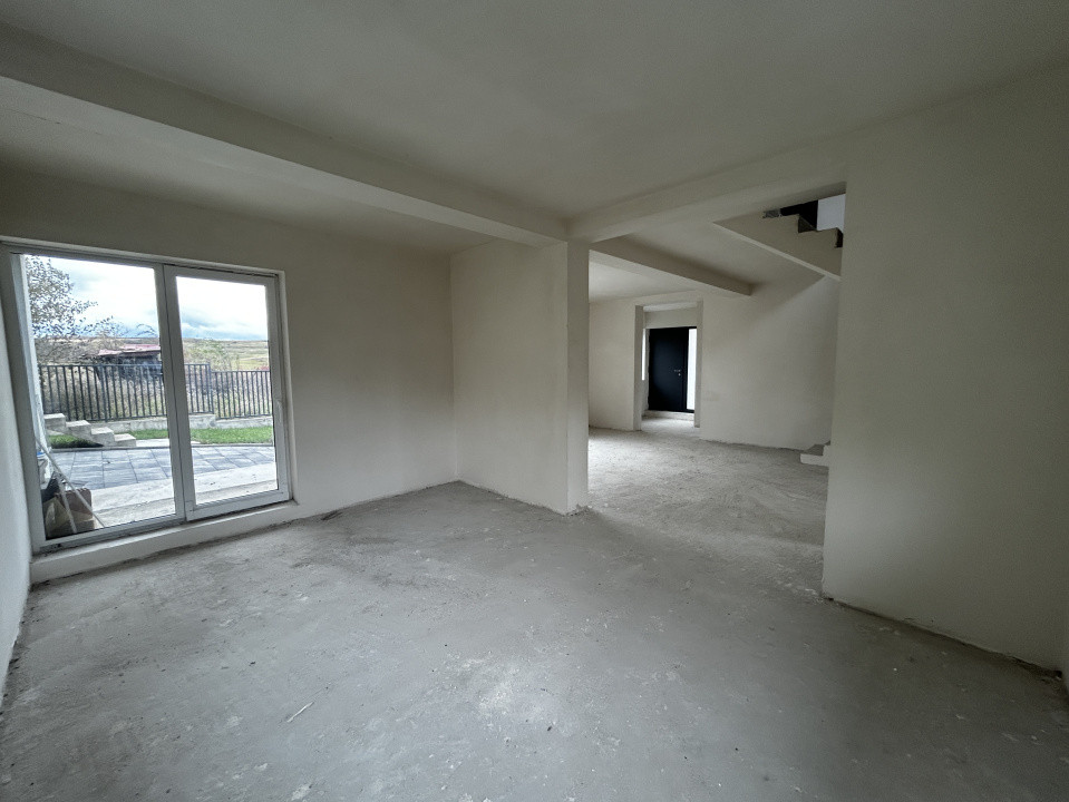 Casa individuala Chinteni Lac 750mp teren 145mp utili plus Cabana 