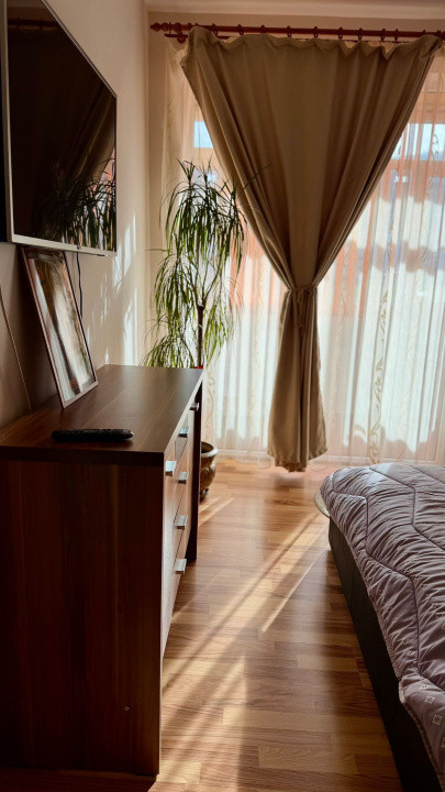 Apartament de închiriat,56 mp , 2 dormitoare ,etaj 1 ,parcare ,2 balcoane 