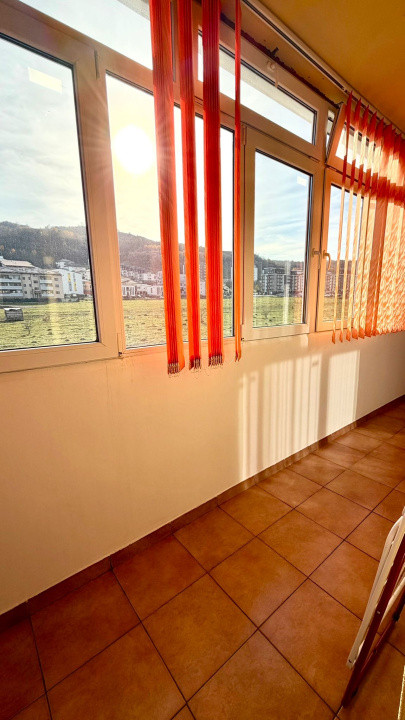 Apartament de închiriat,56 mp , 2 dormitoare ,etaj 1 ,parcare ,2 balcoane 