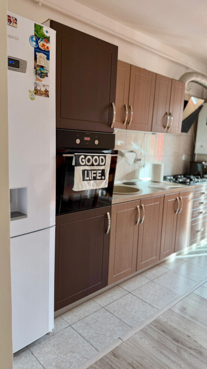 Apartament de închiriat,56 mp , 2 dormitoare ,etaj 1 ,parcare ,2 balcoane 