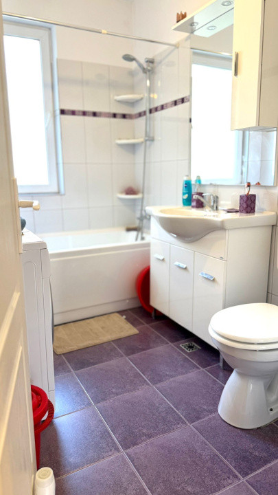 Apartament de închiriat,56 mp , 2 dormitoare ,etaj 1 ,parcare ,2 balcoane 