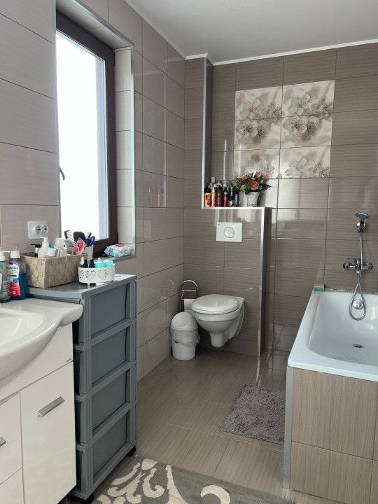 Duplex modern in zona Terra , 120 mp util cu grădină amenajată 